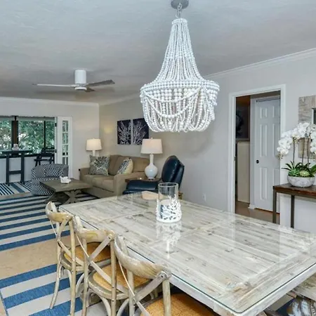 1055-206 High-Rise Luxury 75 Yards From The Shore